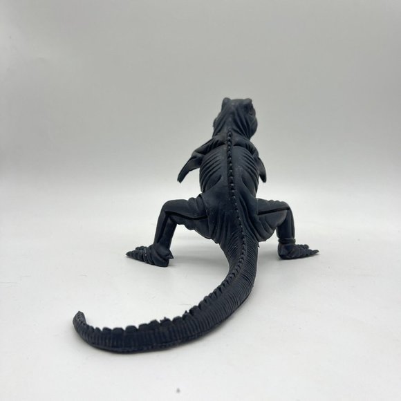 Dinosaur Kaiju 5.5” Chinasaur Black Lizard Plastic Toy Figure Rare Color Plastic - Picture 4 of 7